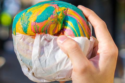 Munch a rainbow bagel in Brooklyn | Travel Nation