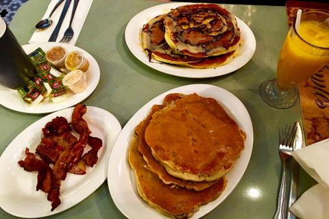 Breakfast at Tom's Diner in Brooklyn | Travel Nation