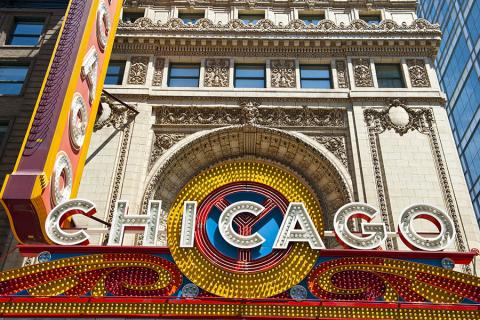 Admire the buildings along Chicago's Magnificent Mile | Travel Nation