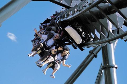 Get your thrills on the Gold Coast’s theme park rides | Photo credit: Tourism & Events Queensland