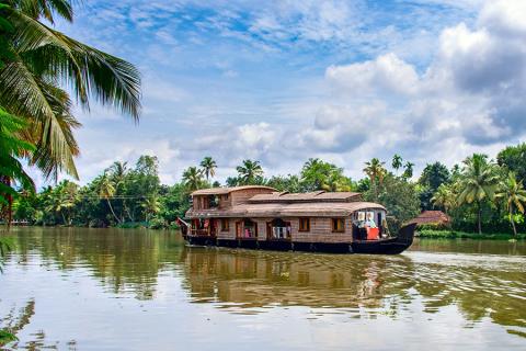 Sit back on your houseboat and cruise along the tranquil backwaters