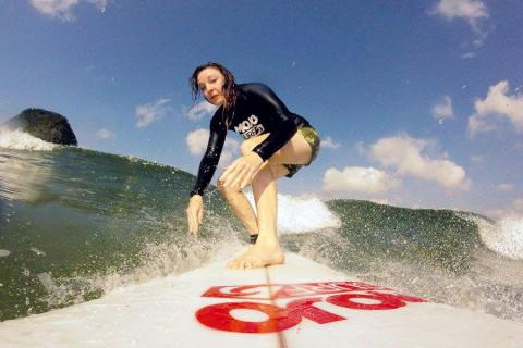 Sara shows off her surfing prowess!