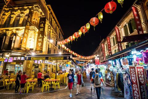 Discover the cheap food markets and street food vendors