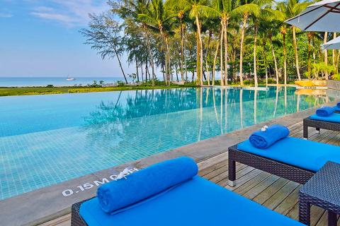 Choose from two beautiful pools, including a glimmering infinity pool with views towards the beach
