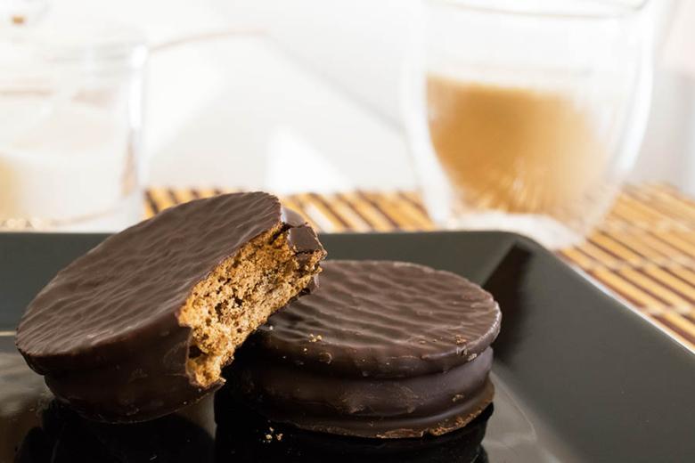Try a delicious alfajor biscuit in Buenos Aires | Travel Nation