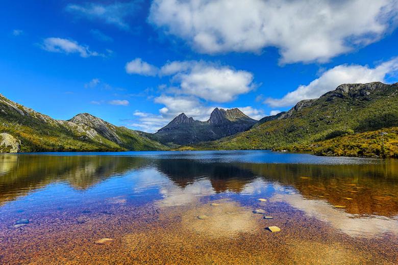 See the incredible reflections on Dove Lake at Cradle Mountains | Travel Nation