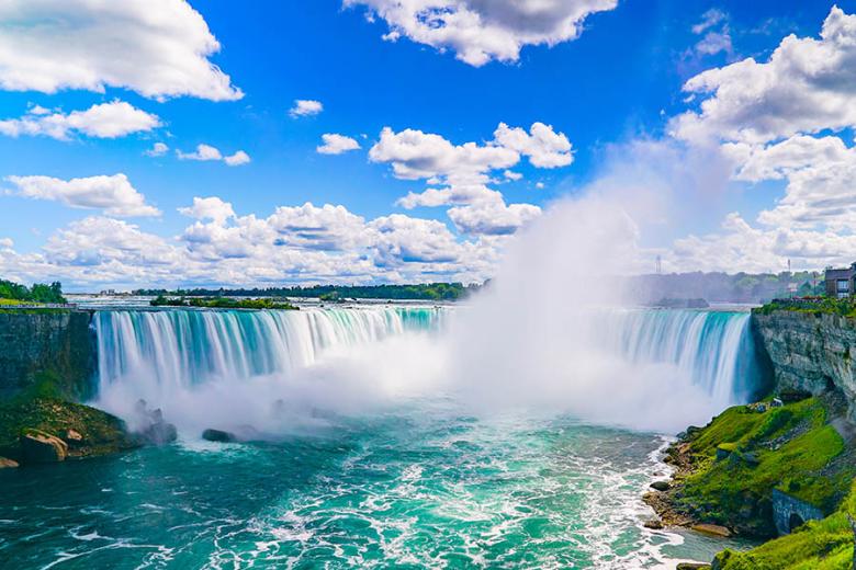 Spend a day at thundering Niagara Falls | Travel Nation