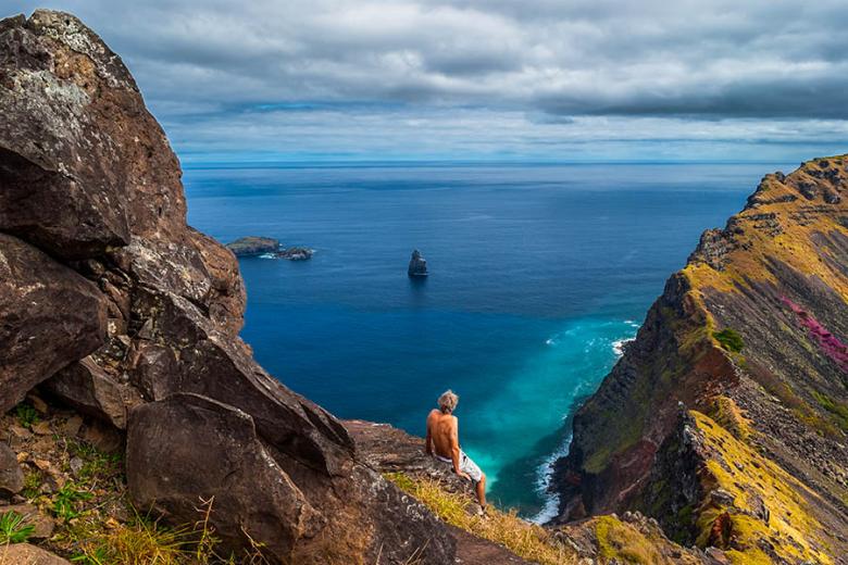 Soak up the views from the cliffs of Easter Island | Travel Nation