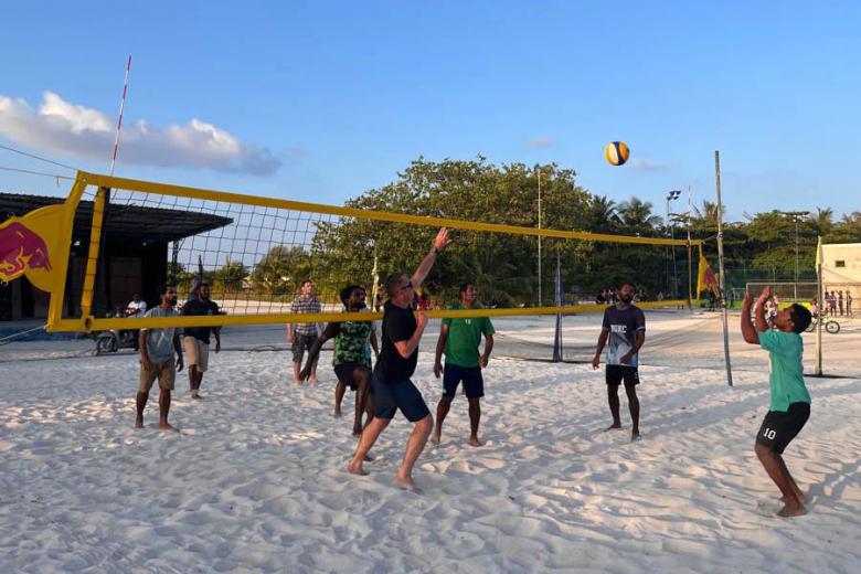 Chris playing volleyball in the Maldives | Travel Nation