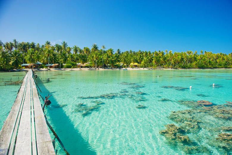900x600-french-polynesia-ahe-cocoperle-lodge-view-from-pontoon-2-credit-tahiti-tourisme