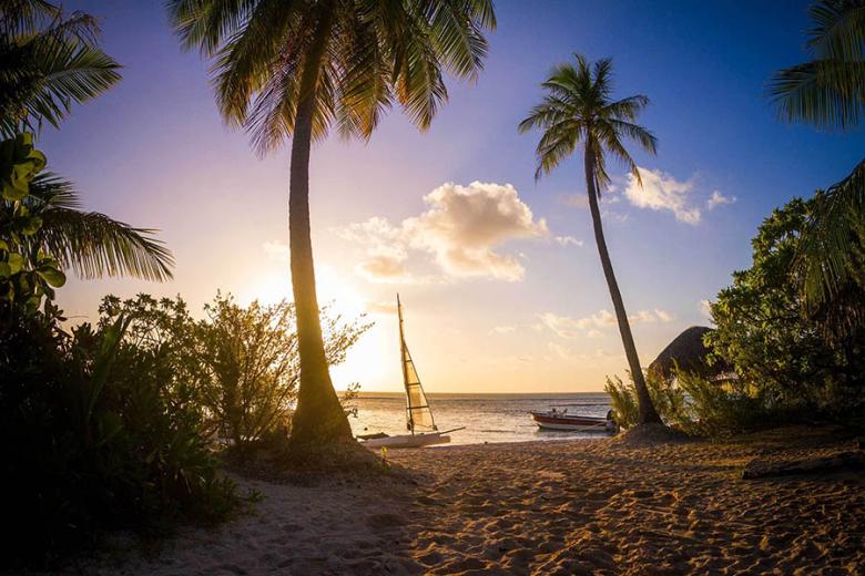 900x600-french-polynesia-ninamu-beach-sunset-boat-credit-ninamu-resort_0