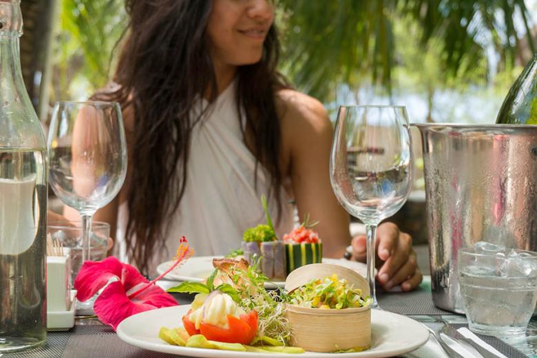 Eat incredible meals in a tropical paradise at Ninamu Resort | Photo credit: Ninamu Resort
