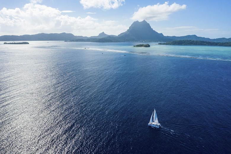 Book a yacht charter in Bora Bora | Photo credit: Tahiti Tourisme and Gregoire Le Bacon