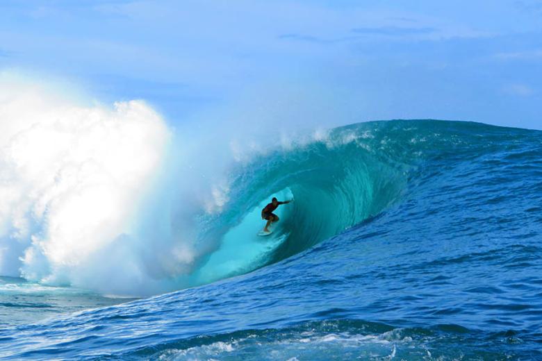 Surf the teahupoo wave in Tahiti | Travel Nation