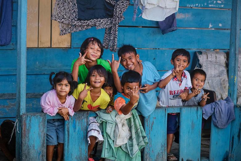 Meet the friendly local kids on Sumatra | Travel Nation