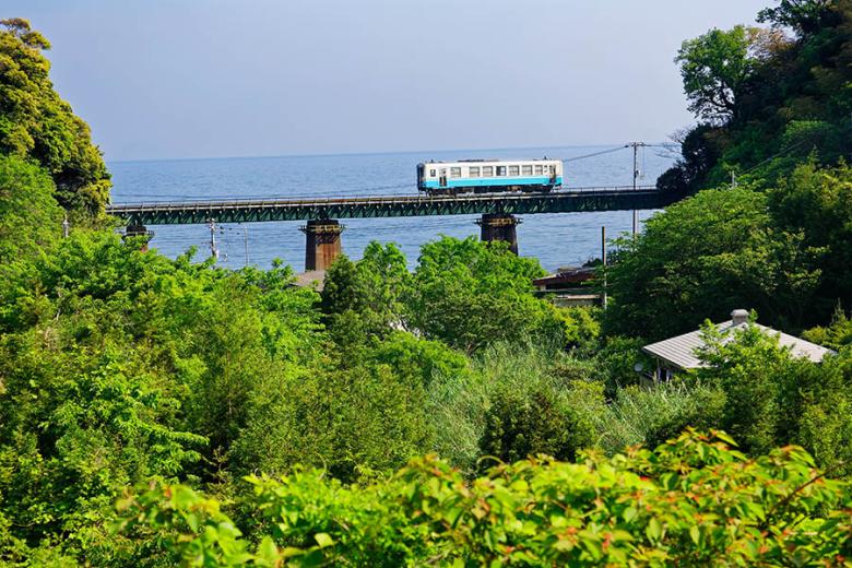 Take the local JR Yosan trains in Shikoku | Travel Nation