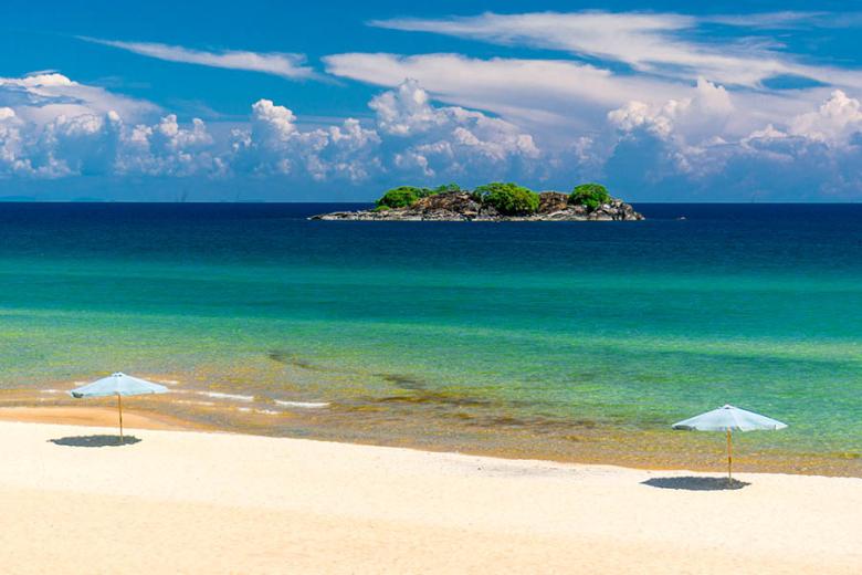 Relax on the shores of Lake Malawi | Travel Nation