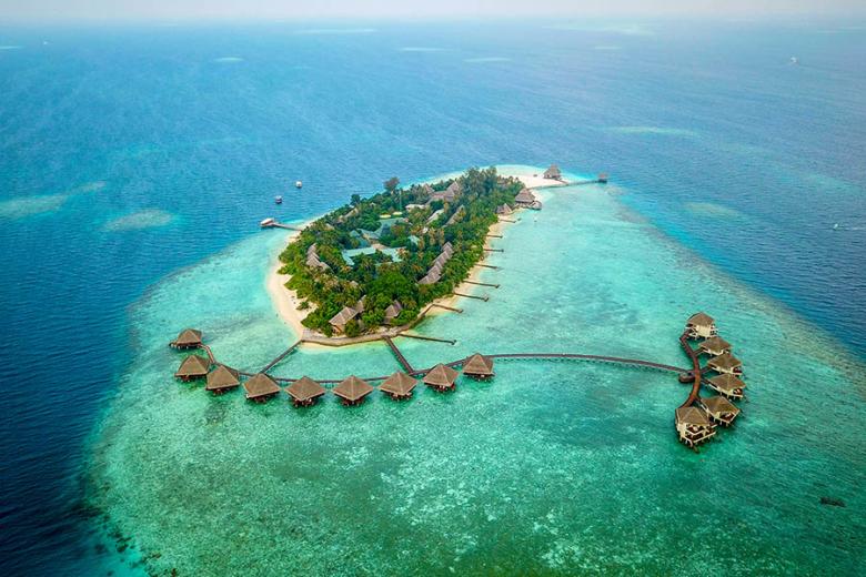 Stay on tropical Rannalhi Island in the Maldives | Travel Nation