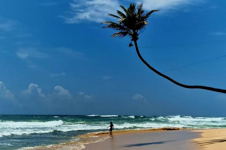 Relax on the beach in Sri Lanka | Travel Nation