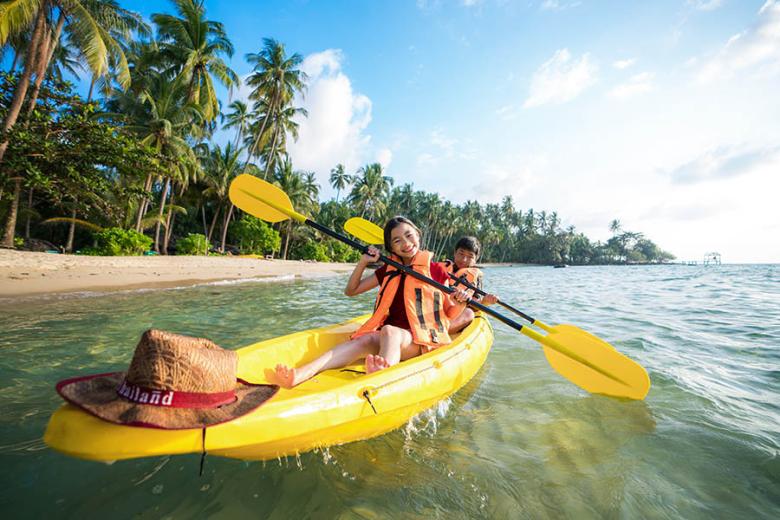 Let the kids enjoy kayaking around Koh Lanta | Travel Nation