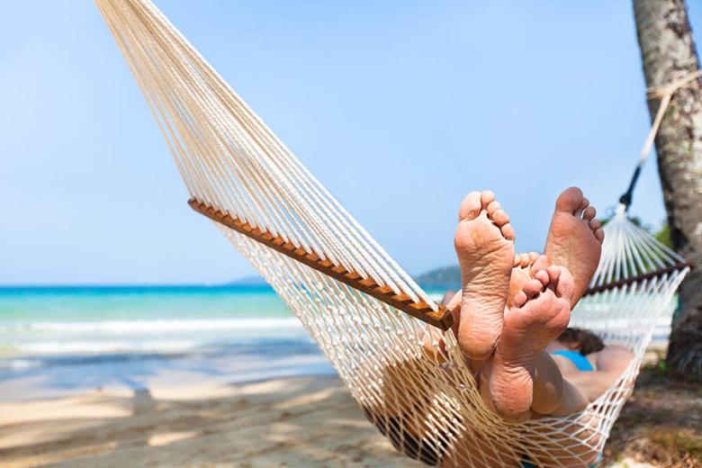 Swing in a hammock with your kids in Thailand | Travel Nation