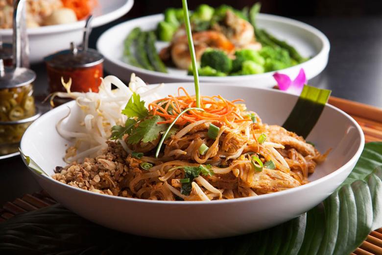 Eat fresh pad thai in Thailand | Travel Nation