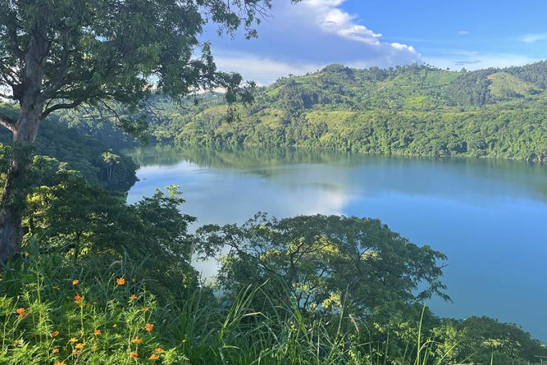 Hike between crater lakes in Uganda | Travel Nation