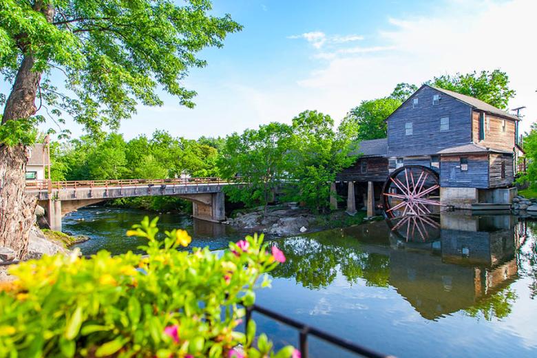 Visit Pigeon Forge, home to Dollywood | Travel Nation
