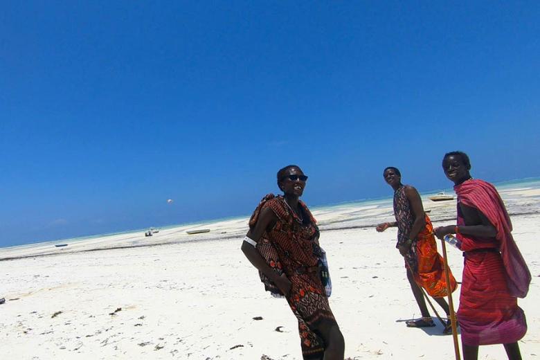 Meet friendly Masai on the beaches of Zanzibar | Travel Nation