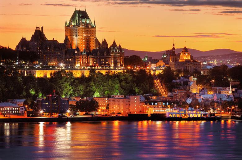 Quebec city at night | Travel Nation