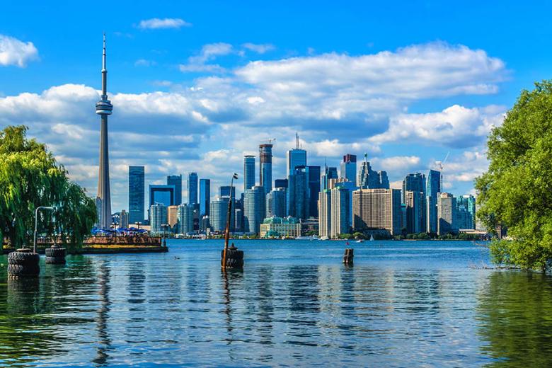 Reflection of the Toronto skyline | Travel Nation