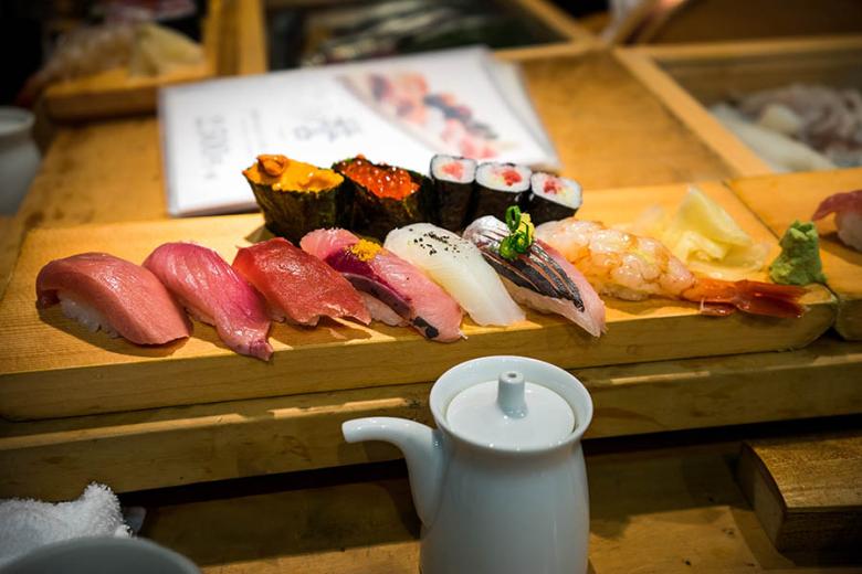 Taste fresh sushi in the Tsukiji Fish Market in Tokyo | Travel Nation