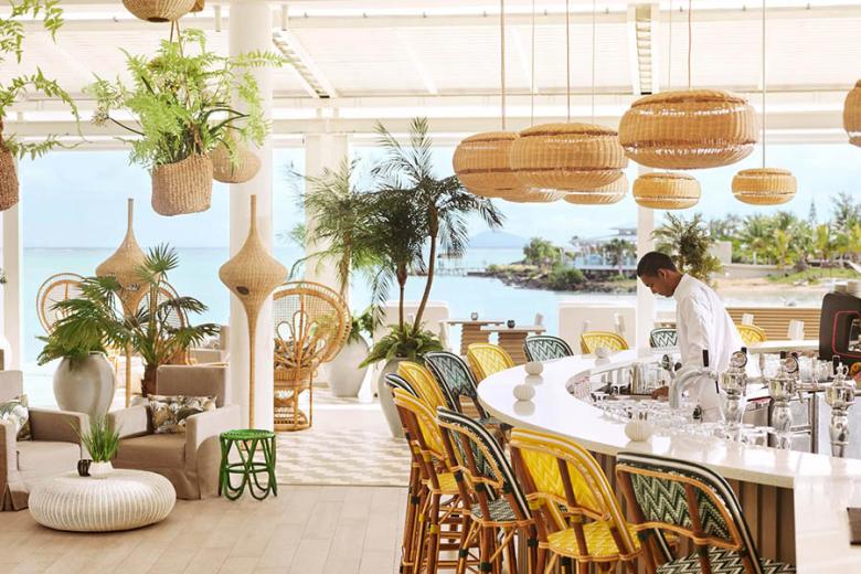 Dine beachside at the LUX* Grand Gaube | Travel Nation