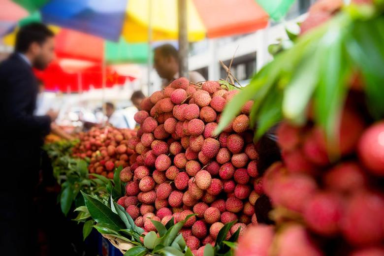 Lychees in the markets of Mauritius | Travel Nation