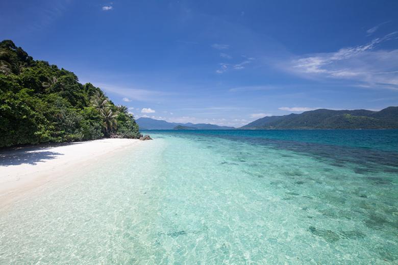 Relax on the beautiful beaches of Koh Chang in Thailand | Travel Nation