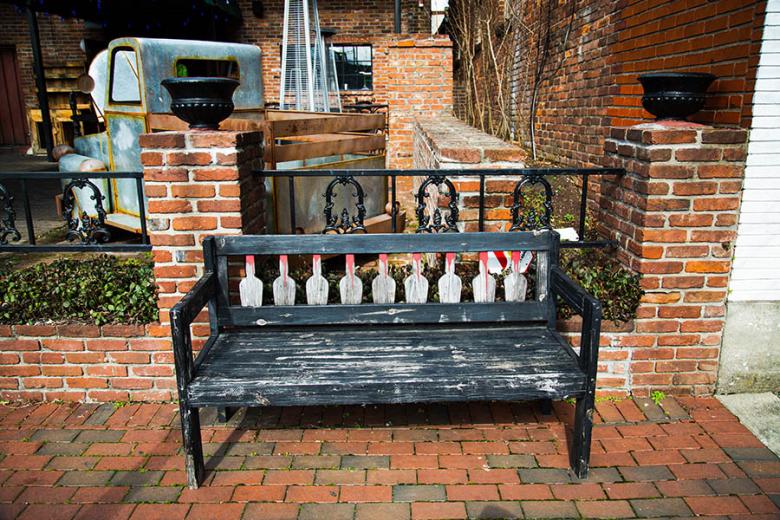 Bourbon themed benches in Bardstown, Kentucky | Travel Nation