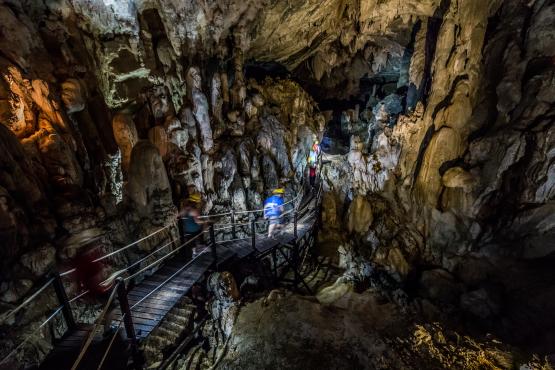 Walk through the longest cave passage in the world