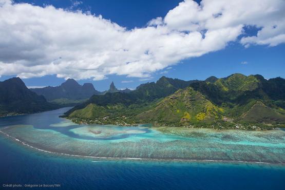 Fly between incredible islands in French Polynesia | Photo credit: Gregoire Le Bacon for Tahiti Tourisme