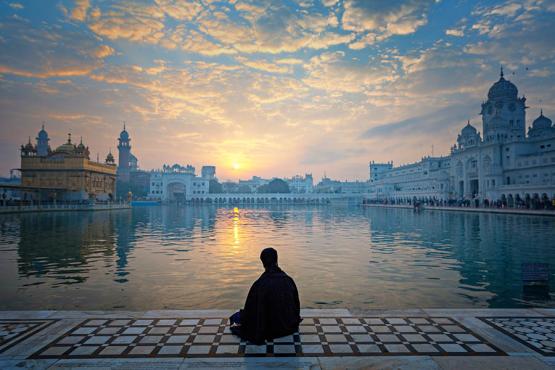 Soak up the spiritual atmosphere of the Golden Temple in India | Travel Nation
