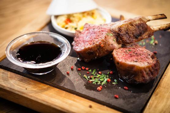 Tuck into delicious lamb cutlets in New Zealand | Travel Nation