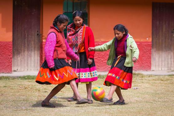 Play football with the friendly kids of the Huilloc Province | Travel Nation