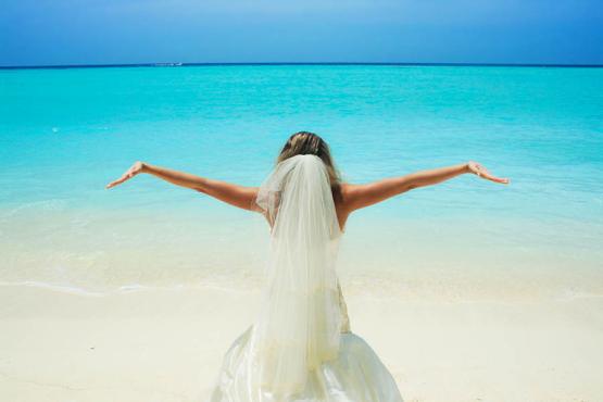 Swap a traditional wedding for tropical One Foot Island | Travel Nation