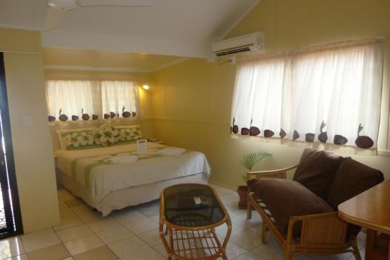 Castaway Resort - beachfront room interior