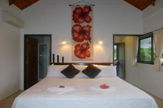 Castaway Resort - poolside villa bedroom