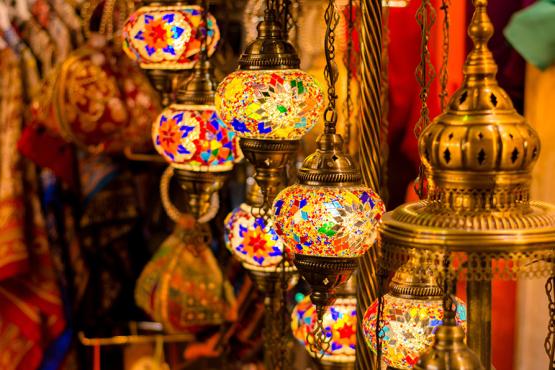 900x600_dubai_souk_lamps_market