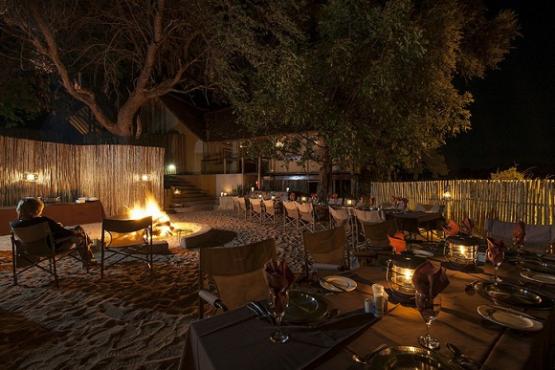 Simbavati River Lodge - Outdoor Dining