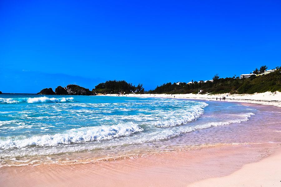 Relax on the beautiful sands of Horseshoe Bay in Bermuda | Travel Nation