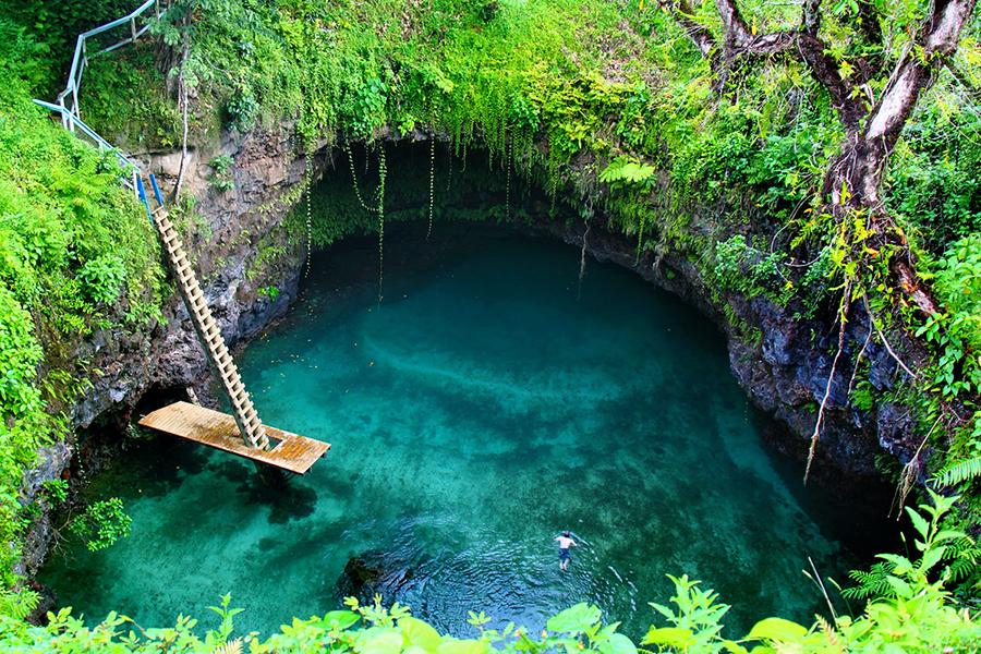 Dive into To Sua ocean trench  - a 30 metre deep pool in a lava field 