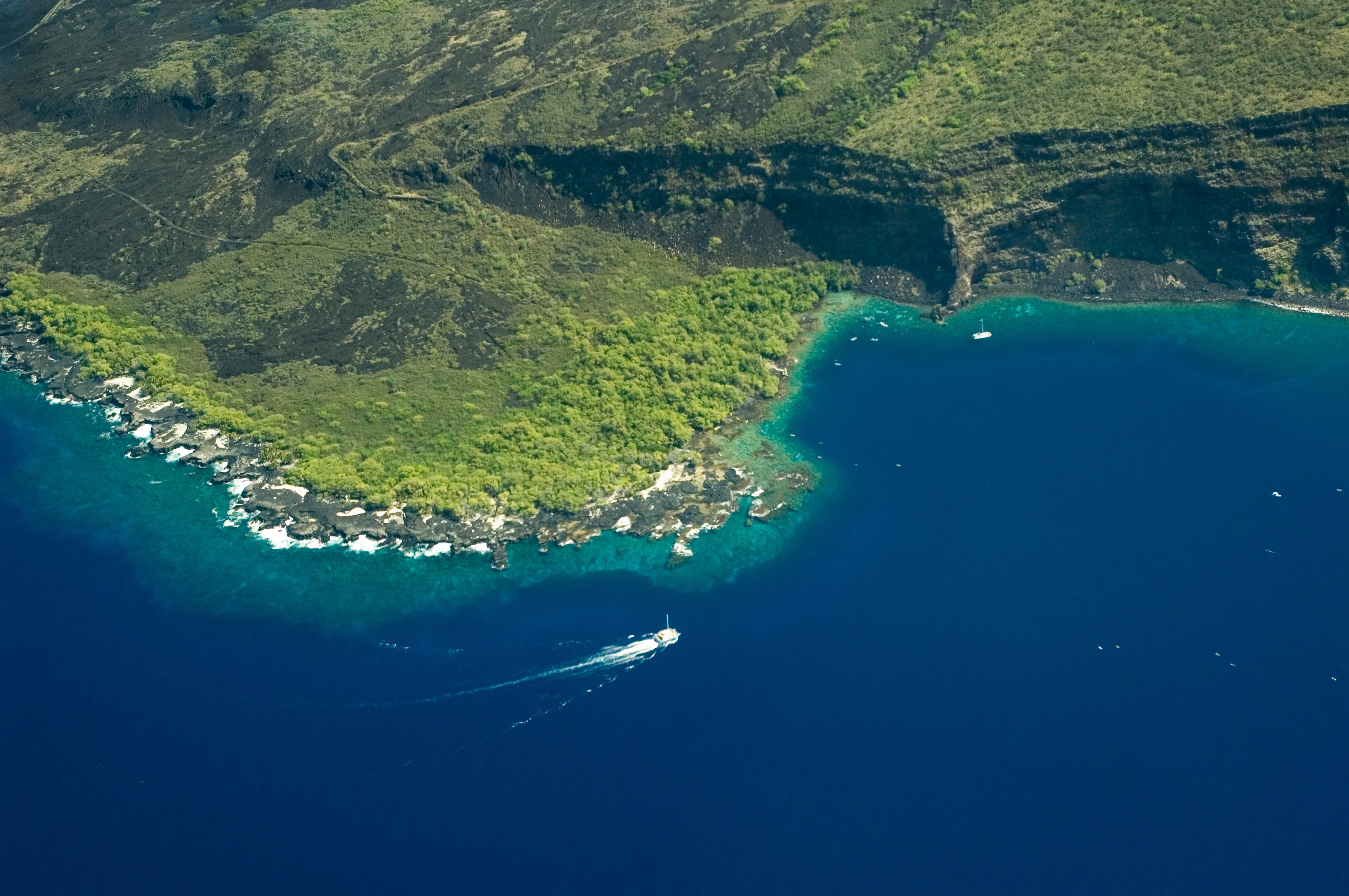 Go south towards Kealakekua Bay, where turtles relax in the beautiful water and the snorkelling is arguably the best on the island
